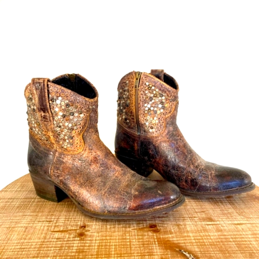 ✨ HP ✨ Frye Deborah Studded Booties Distressed Leather Embellished. Size: 7
